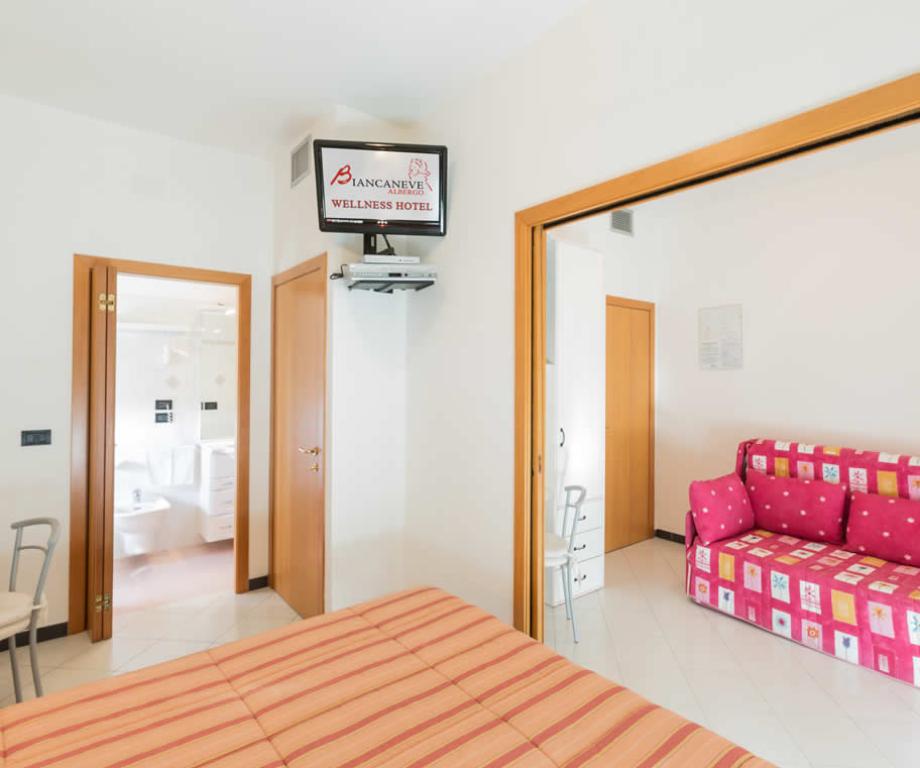 albergobiancaneve en the-rooms-hotel-biancaneve-marotta 009