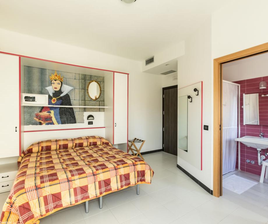 albergobiancaneve en the-rooms-hotel-biancaneve-marotta 005