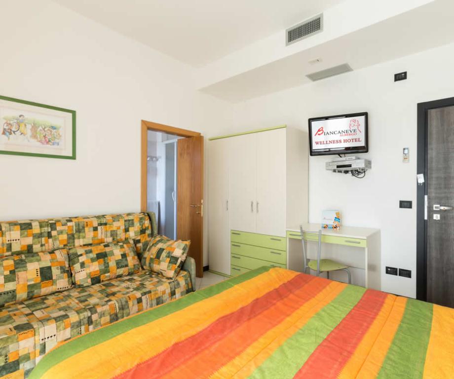 albergobiancaneve en the-rooms-hotel-biancaneve-marotta 016